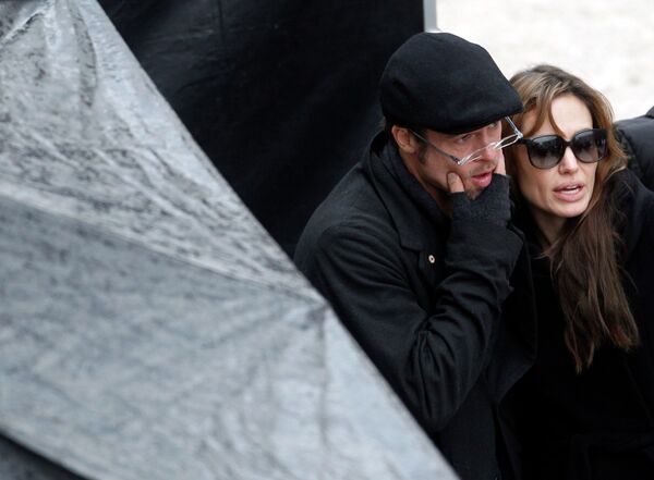 Брэд Питт и Анджелина Джоли на съемках фильма Будапеште