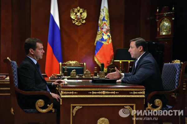 Президент РФ Д.Медведев провел встречу с полпредом президента РФ А.Хлопониным