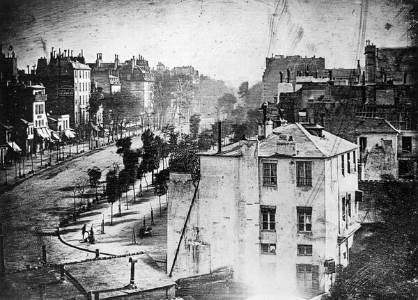 Фотография Луи Дагерра, сделанная на парижском бульваре дю Тампль в 1838 г.
