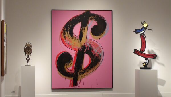 Энди Уорхола любил доллары, в том числе как объект искусства. Архивное фото