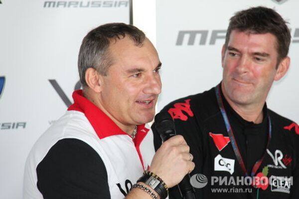 Николай Фоменко и Грэм Лоуден на пресс-конференция в отеле Yas Hotel о покупке компанией Marussia Motors команды Формулы-1 Virgin