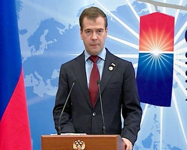 Медведев не видит международной угрозы рублю