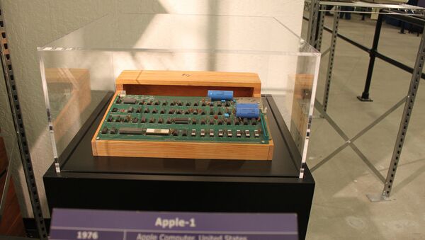 Первый персональный компьютер Apple-1