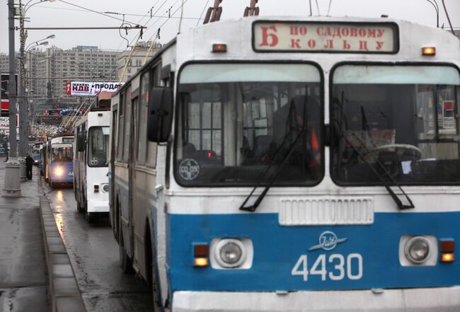 Троллейбусы на Садовом кольце в Москве. Архив