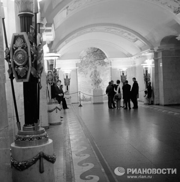 Интерьер подземного зала станции  Пушкинская