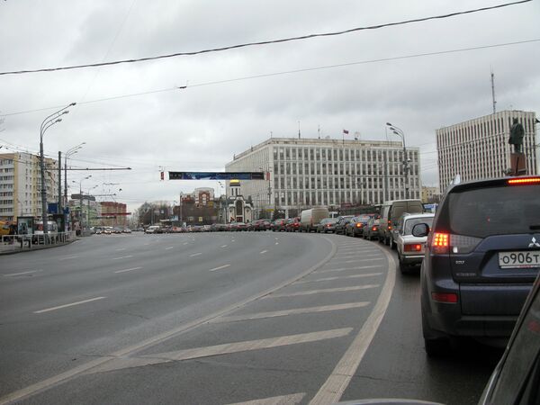 Пробка в Москве из-за машины с мигалкой. Архив