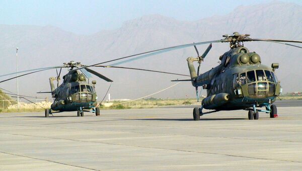 Вертолеты Ми-8 ВВС Афганистана российского производства на аэродроме в Кабуле. Архивное фото