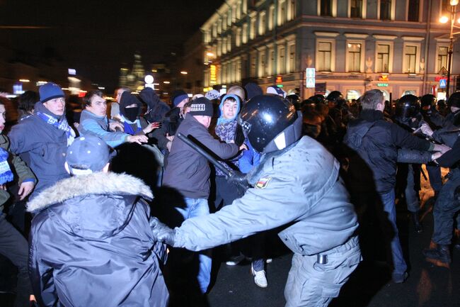 Столкновение фанатов Зенита с ОМОНом