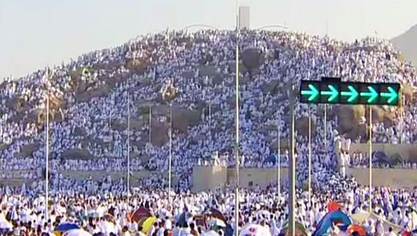Три миллиона мусульман-паломников совершили восхождение на гору Арафат