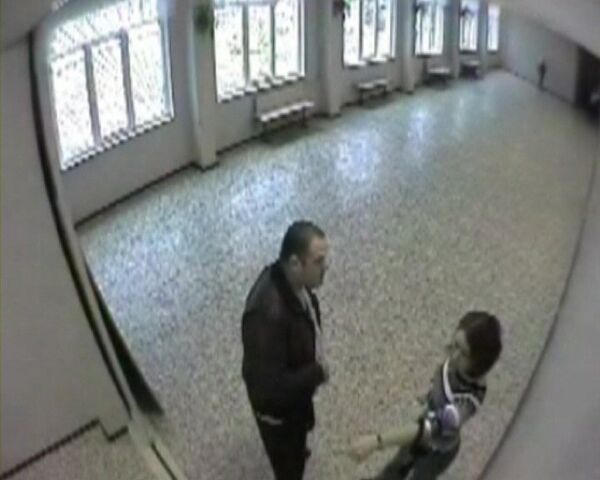 Стоп-кадр видеозаписи одной из камер наблюдения установленных в школе №339 Невского района города Санкт-Петербурга