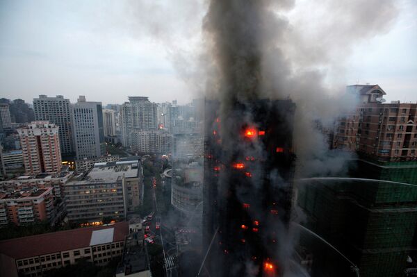 Пожар в жилой высотке в шанхайском районе Цзинань