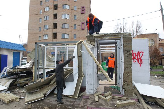 Более 460 незаконных ларьков снесли на юго-востоке Москвы