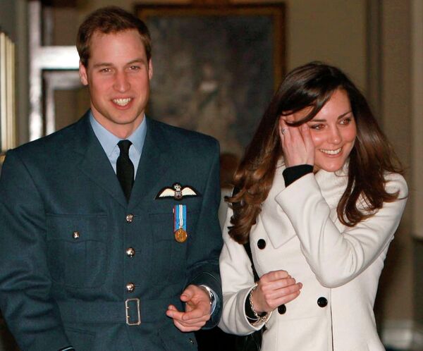 Британский принц Уильям и Кейт Миддлтон поженятся в 2011 году 