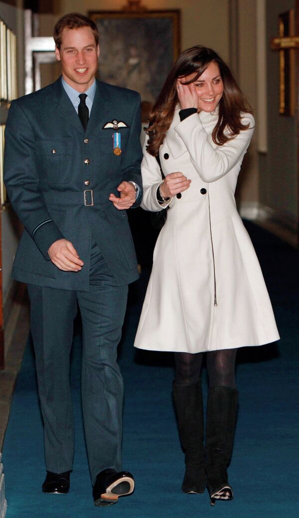 Британский принц Уильям и Кейт Миддлтон поженятся в 2011 году 