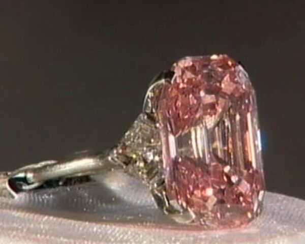 Розовый бриллиант ушел с молотка за рекордную сумму 