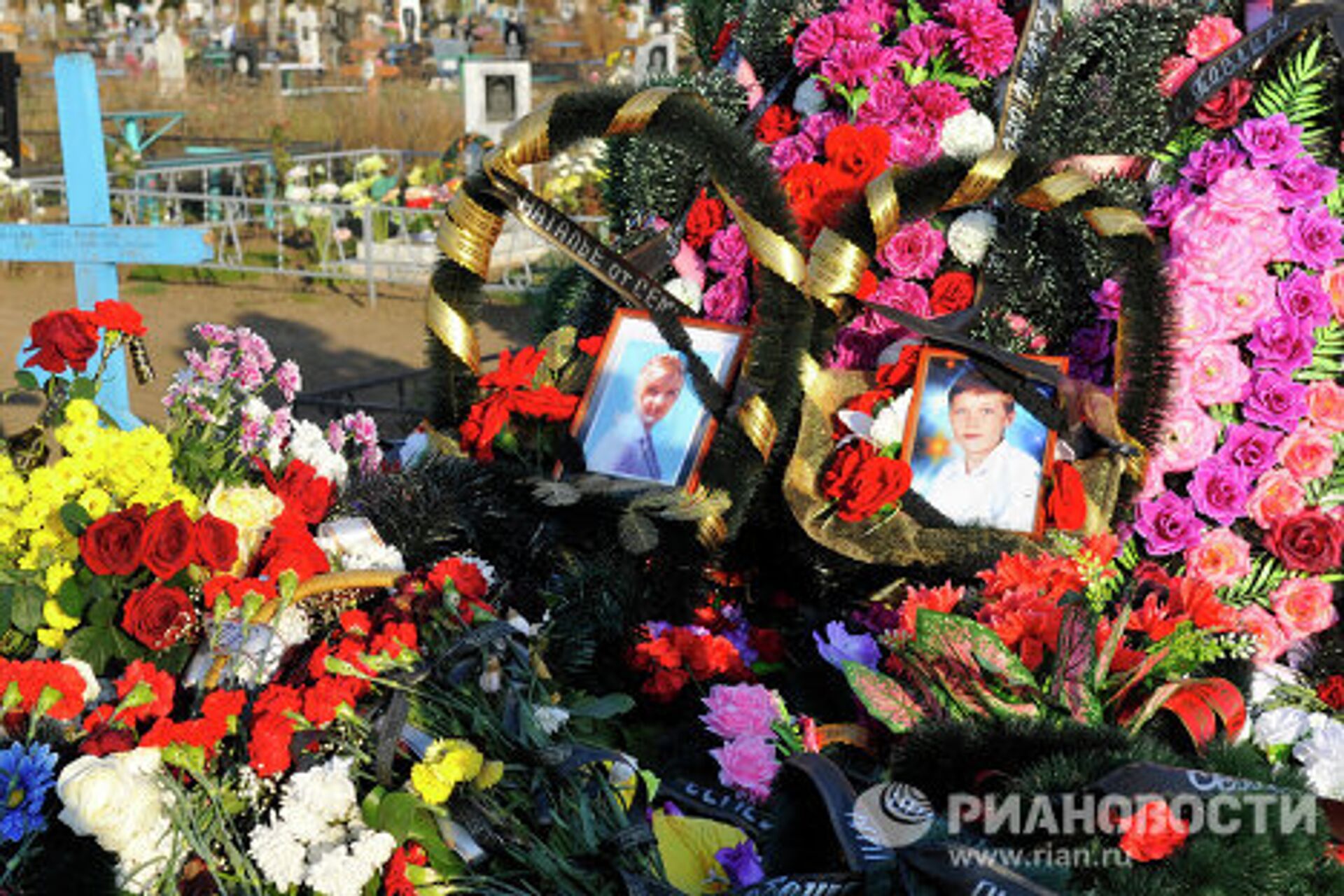 Могилы жертв жестокого убийства 12 человек в станице Кущевская - РИА Новости, 1920, 08.10.2025