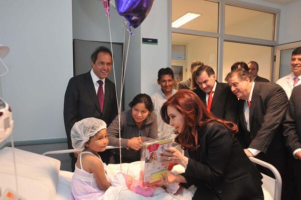 Президент Аргентины  посетила в больнице спасенную девочку Ванесу