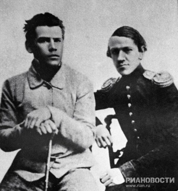 Писатель Лев Толстой с братом Николаем