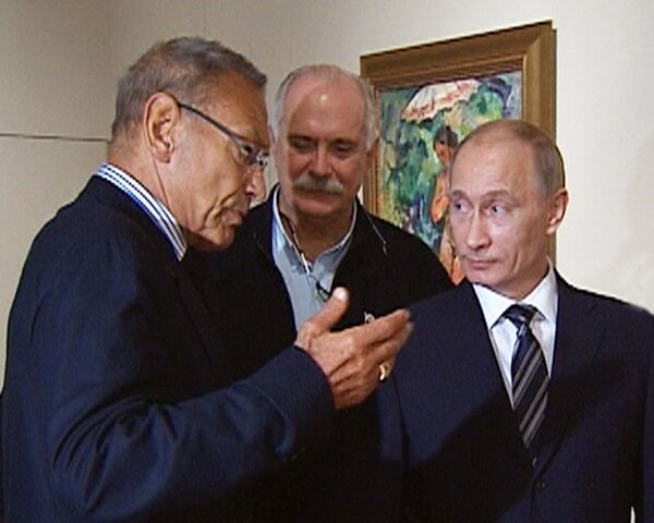 Михалков и Кончаловский погрузили Путина в настроение картин их деда