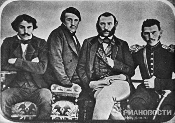 Лев Николаевич Толстой с братьями