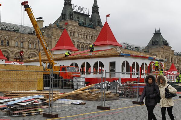 Конструкции катка обрушились на Красной площади в Москве