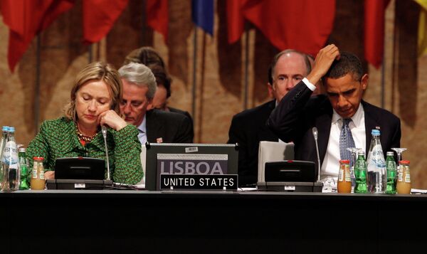Барак Обама и Хиллари Клинтон на саммите НАТО в Лиссабоне