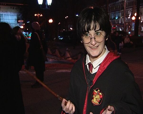 Фанаты Гарри Поттера на премьеру фильма пришли в костюмах волшебников 