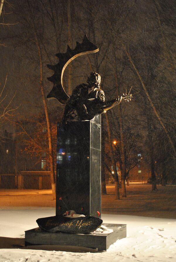 Памятник Виктору Цою в Барнауле 