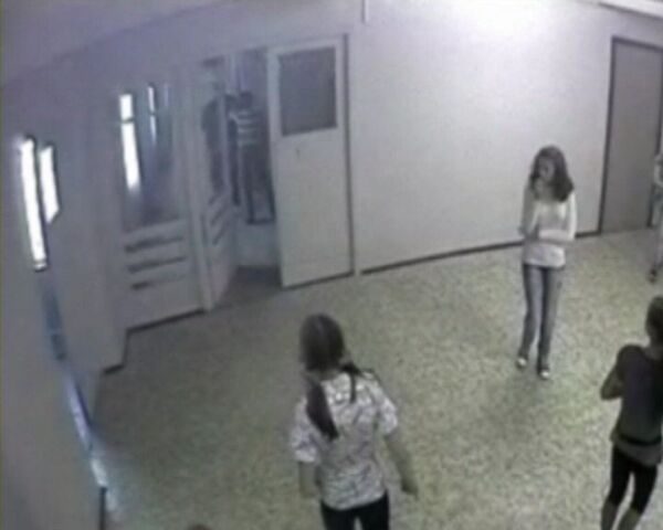 Петербургская учительница, избитая в школе, вышла на работу