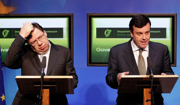 Министр финансов Ирландии Брайан Лениан и премьер-министр страны Брайан Коуэн 