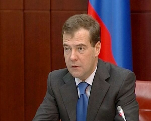 Медведев считает недопустимыми формальные отписки на жалобы россиян