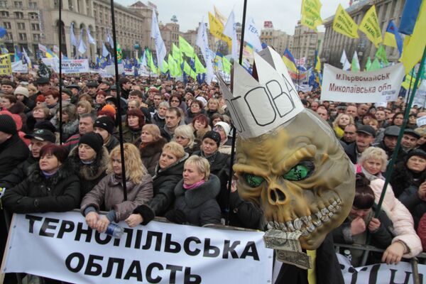 Массовый протест на площади Независимости в Киеве против принятого украинским парламентом налогового кодекса