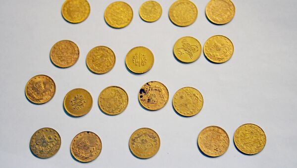 Золотые монеты . Архив