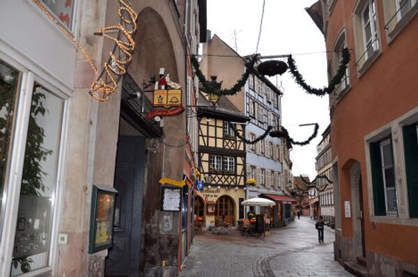 Улицы Страсбурга украшают к празднованию рождества