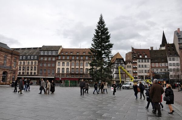  Улицы Страсбурга украшают к празднованию рождества