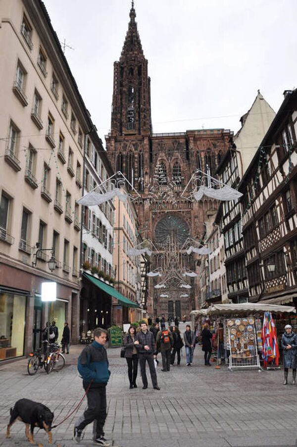  Улицы Страсбурга украшают к празднованию рождества 