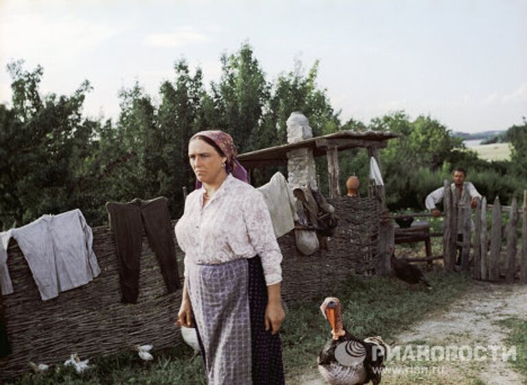 Мордюкова в художественном фильме Они сражались за Родину