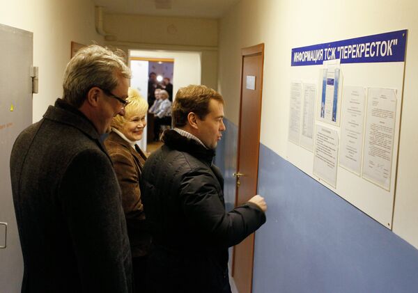 Дмитрий Медведев посещает офис ТСЖ Перекресток в Сыктывкаре.