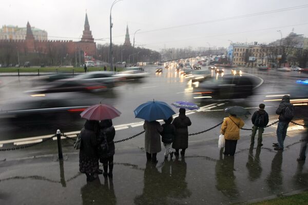 Штормовой ветер и сильные дожди ожидаются в Москве в среду