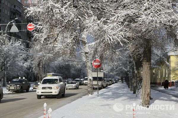 Последствия ночного снегопада в Новосибирске.