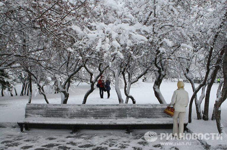 Последствия ночного снегопада в Новосибирске.