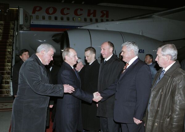 Премьер-министр РФ Владимир Путин прибыл в Душанбе
