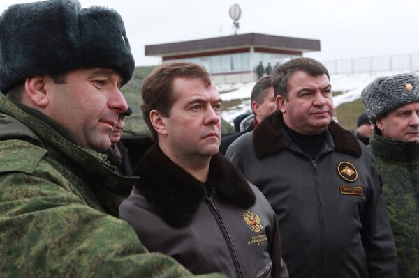 Президент РФ Д.Медведев осмотрел расположение полевого лагеря на полигоне Гороховецкий