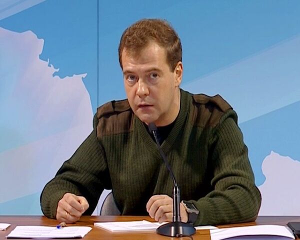 Зарплаты военнослужащих вырастут почти в три раза – Медведев 