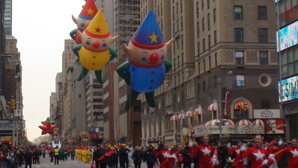 Рождество в Нью-Йорке: праздничный парад Санта-Клауса на Манхэттене