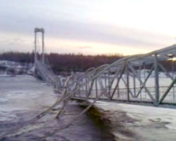 Обрушение моста через реку Кемь