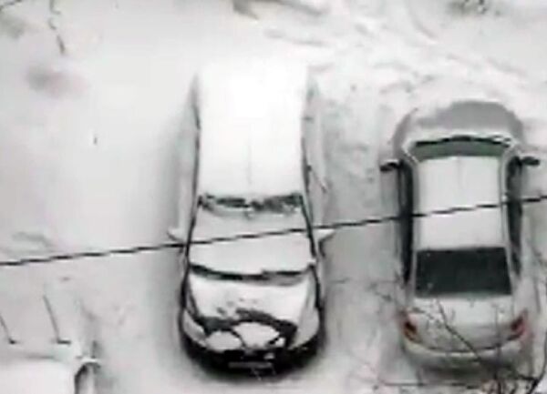 Снежный шторм бушует во Владивостоке