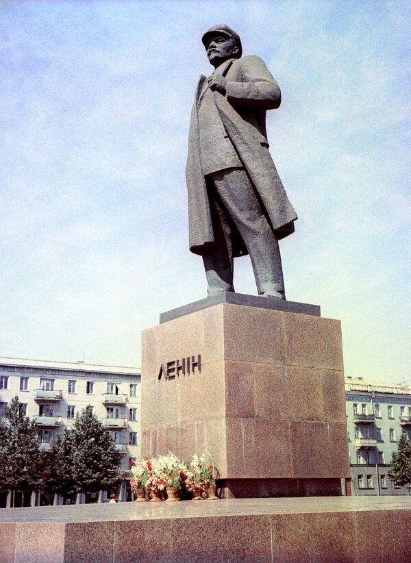 Памятник В. И. Ленину в Херсоне. Архив