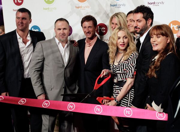 Певица Мадонна открыла первый в сети фитнес-клуб Hard Candy в Мехико