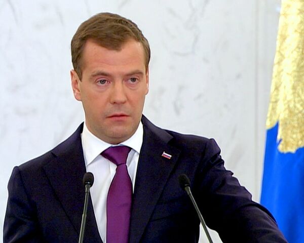 Взяточников нужно штрафовать в стократном размере – Медведев 